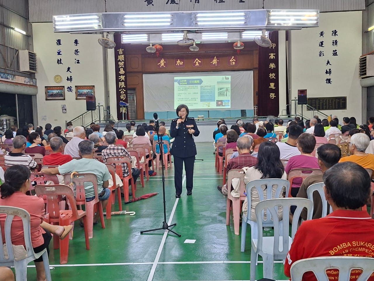 ACP Lai Lee Ching delivering a scam-awareness talk to a community audience