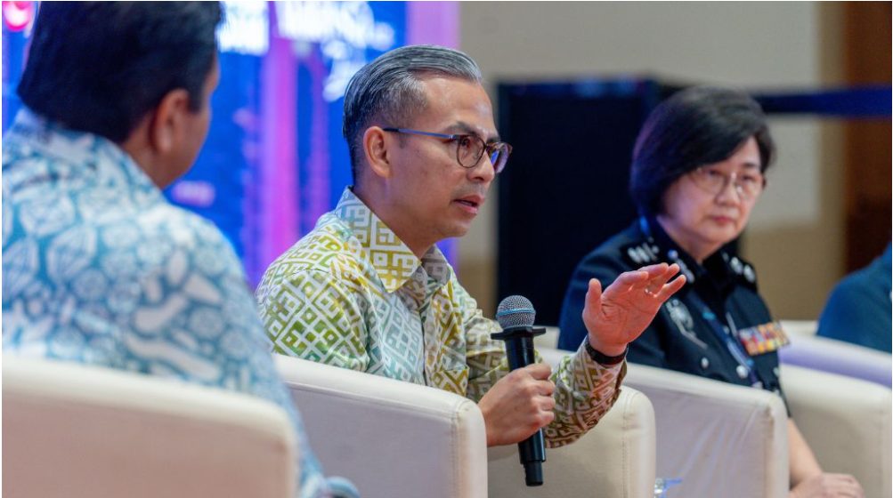 ACP Lai Lee Ching on a panel on online safety at the Cyber Defence and Security Exhibition and Conference (CYDES) 2025