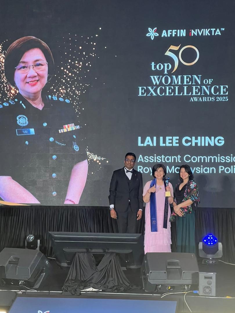 ACP Lai Lee Ching on stage at the AFFIN INVIKTA Top 50 Women of Excellence Awards 2025
